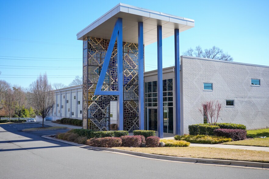 More Photos Of 4111 South Blvd, Charlotte Office For Lease