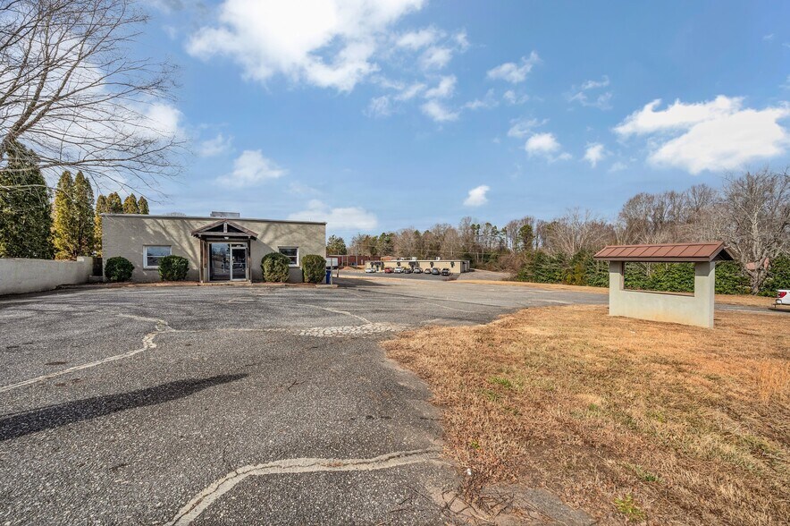 More Photos Of 105 Rock Barn Rd NE, Conover Flex For Sale