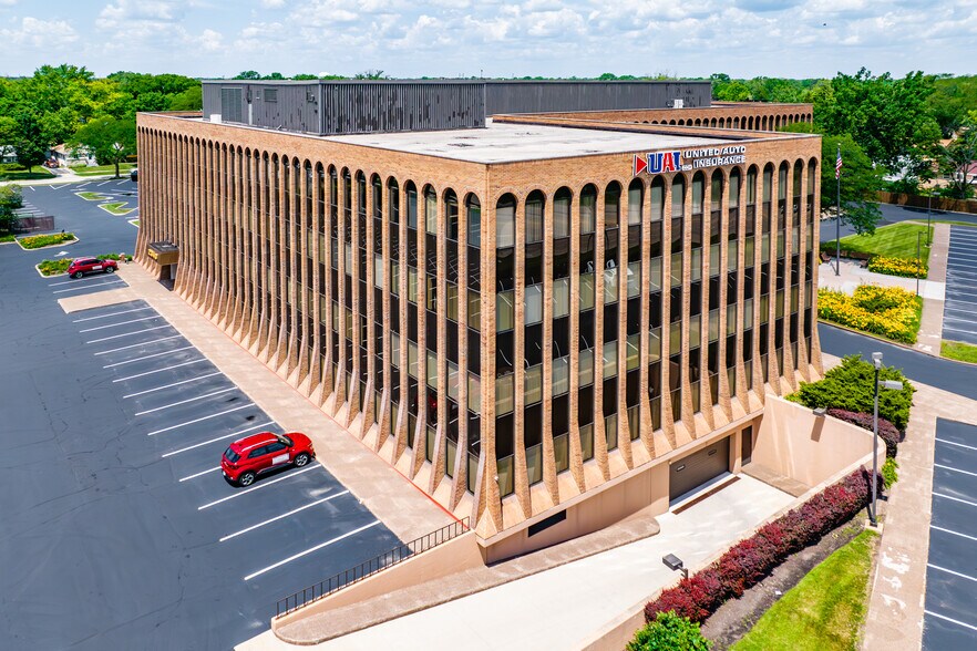 More Photos Of 2340 S River Rd, Des Plaines Office For Lease