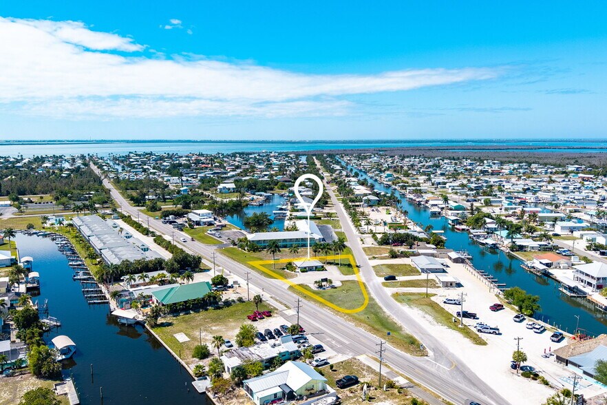 More Photos Of 2959 Oleander St, Saint James City Office For Sale