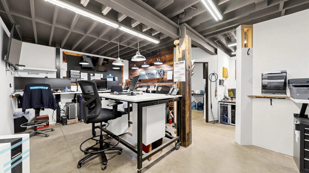 More Photos Of 124 Main St, Woodstock Manufacturing For Sale