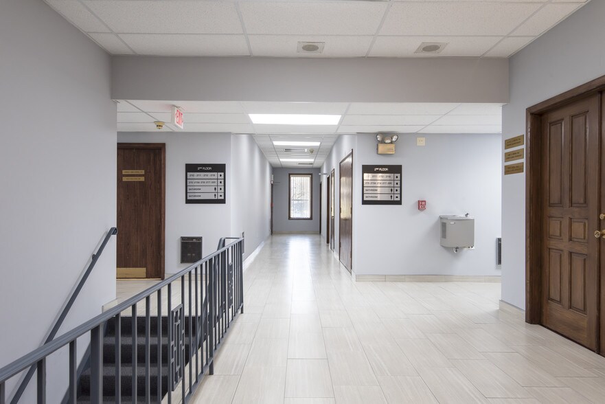 More Photos Of 211 W Chicago Ave, Hinsdale Office For Sale