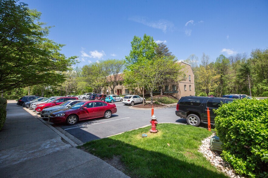 More Photos Of 931-947 Russell Ave, Gaithersburg Medical For Lease