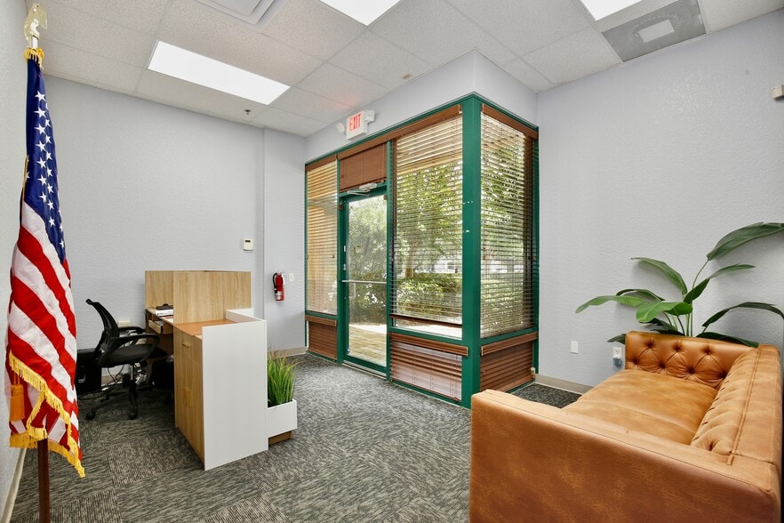 More Photos Of 6881 Kingspointe Pky, Orlando Flex For Sale