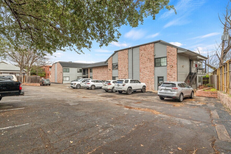 More Photos Of 1717 W 35th St, Austin Apartments For Sale
