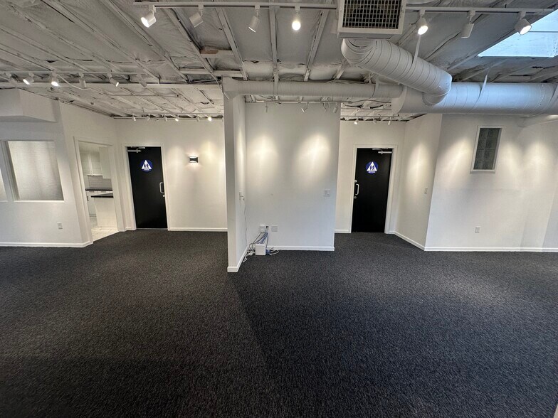 More Photos Of 1912 F St, Sacramento Office For Lease