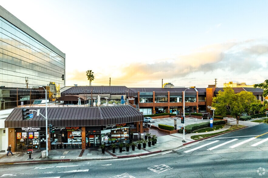 More Photos Of 11740 San Vicente Blvd, Los Angeles Storefront For Lease