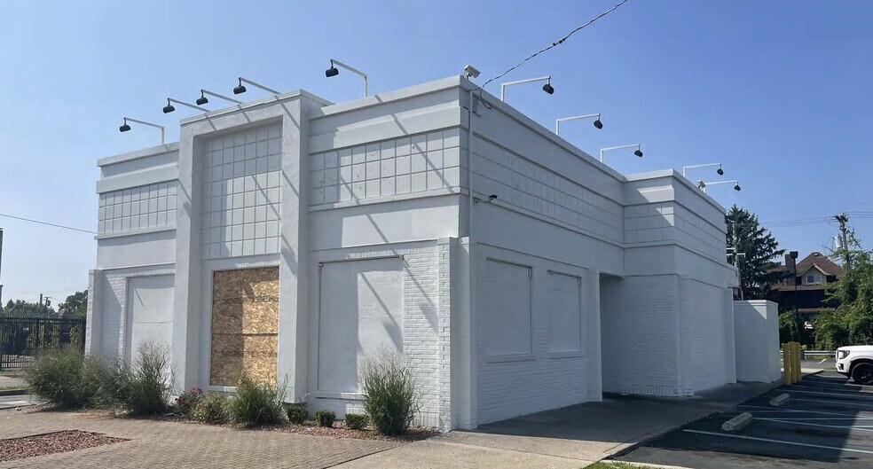 More Photos Of 13253 Woodward Ave, Highland Park Fast Food For Lease