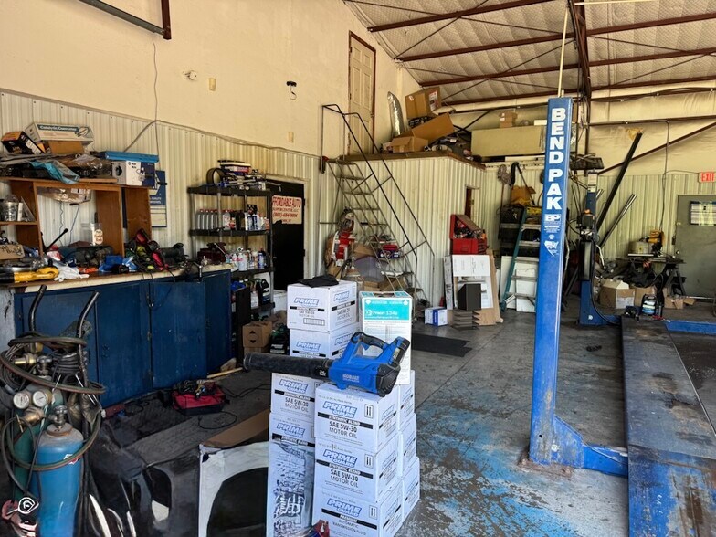 More Photos Of 975-979 E Liberty St, York Auto Dealership For Sale