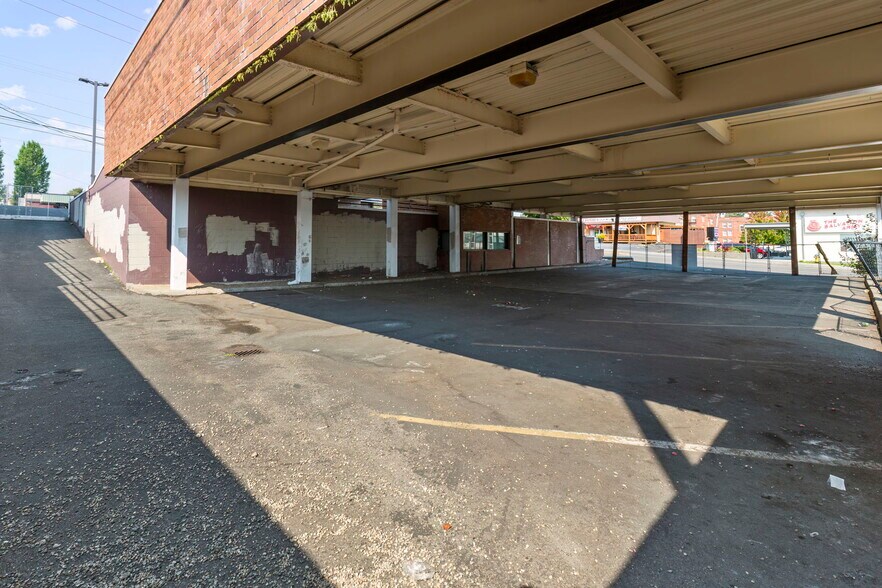 More Photos Of 873-875 6th St, Bremerton Bank For Lease