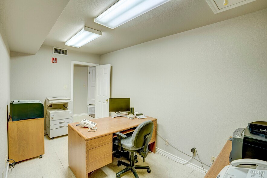 More Photos Of 2620 Carson St, Haltom City Light Distribution For Lease