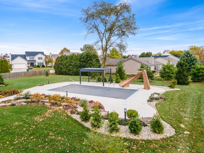 More Photos Of 15306 Covington Rd, Fort Wayne Flex For Sale