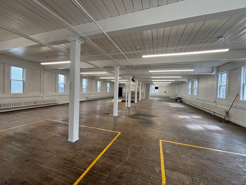More Photos Of 474 Main St, Wakefield Industrial For Lease