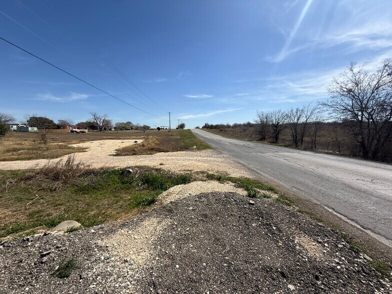 More Photos Of 1321 High Rd, Kyle Warehouse For Lease