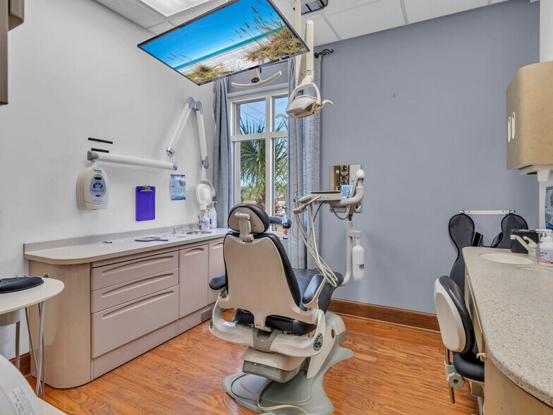 More Photos Of 4635 Gulfstarr Dr, Destin Medical For Sale