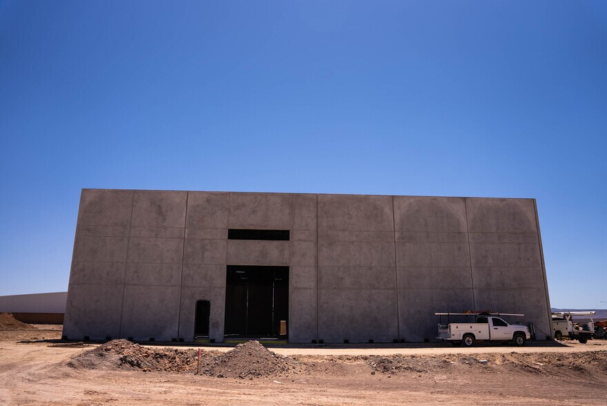 More Photos Of 3955 Aviator Dr, St George Warehouse For Lease