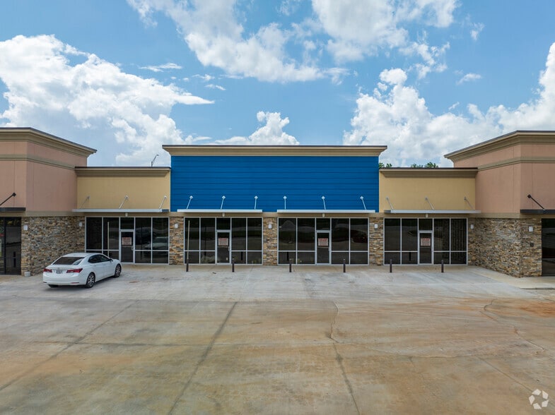 More Photos Of 5095 Moores Mill Rd, Huntsville General Retail For Lease