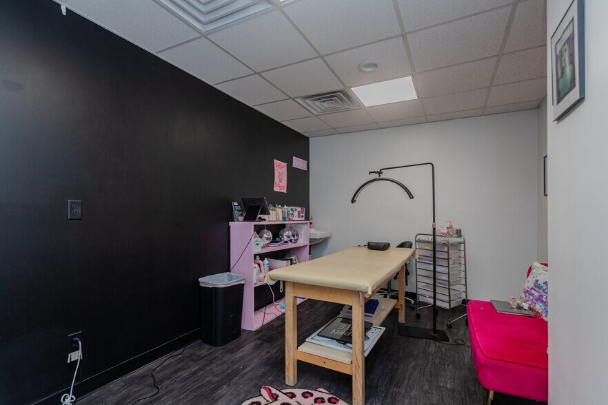 More Photos Of 406 W Spotswood Trl, Elkton Storefront For Sale