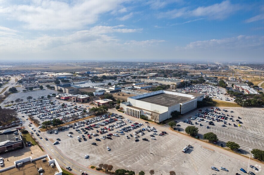 More Photos Of 4800 S Hulen St, Fort Worth Unknown For Lease