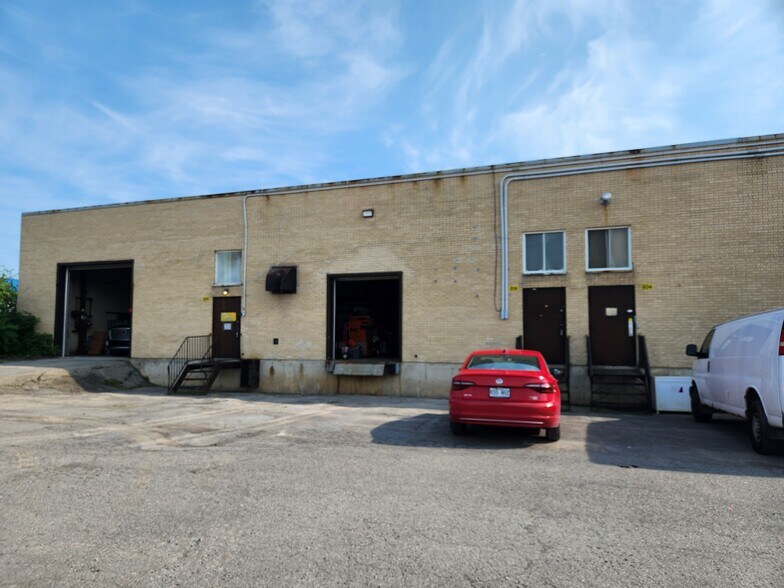 More Photos Of 644-824 Boul Du Curé-Boivin, Boisbriand Warehouse For Lease