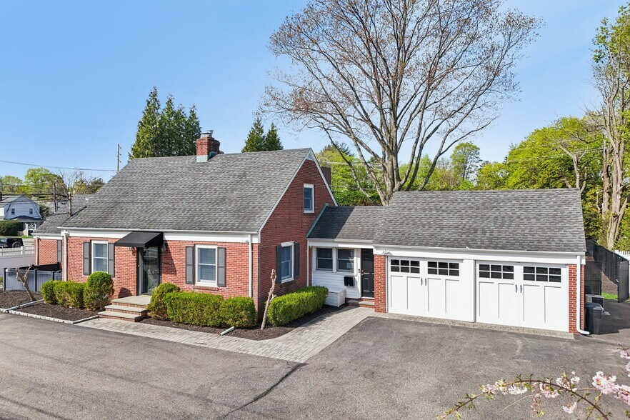 More Photos Of 1 Huntington Bay Rd, Huntington Office For Sale