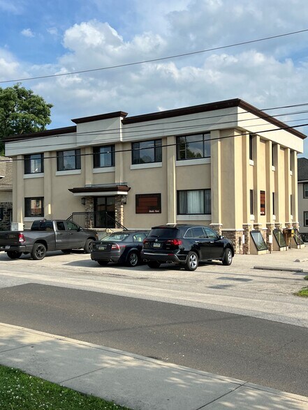 More Photos Of 24 Louella Ct, Wayne Office For Lease