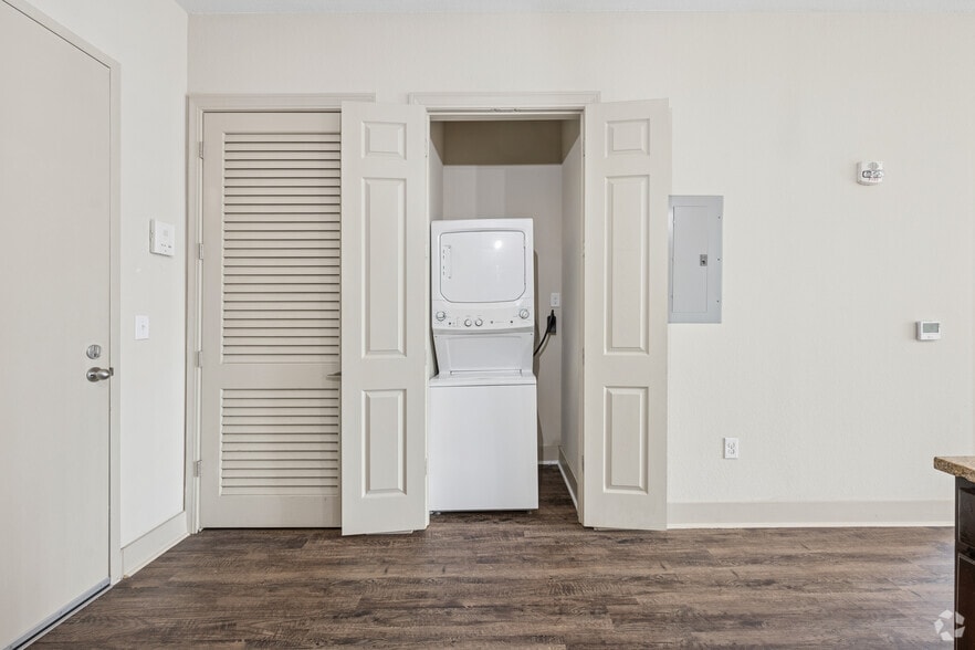 More Photos Of 79 Commerce St, Montgomery Apartments For Lease