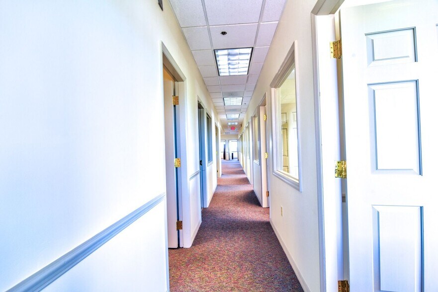 More Photos Of 1150 Cleveland St, Clearwater Office For Lease