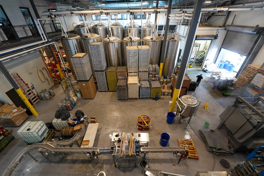 More Photos Of 2101 Summer St, Houston Freestanding For Lease