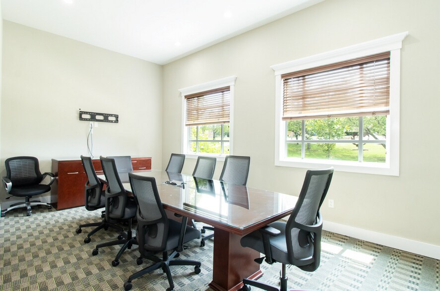 More Photos Of 698 Main St, Branford Office For Sale