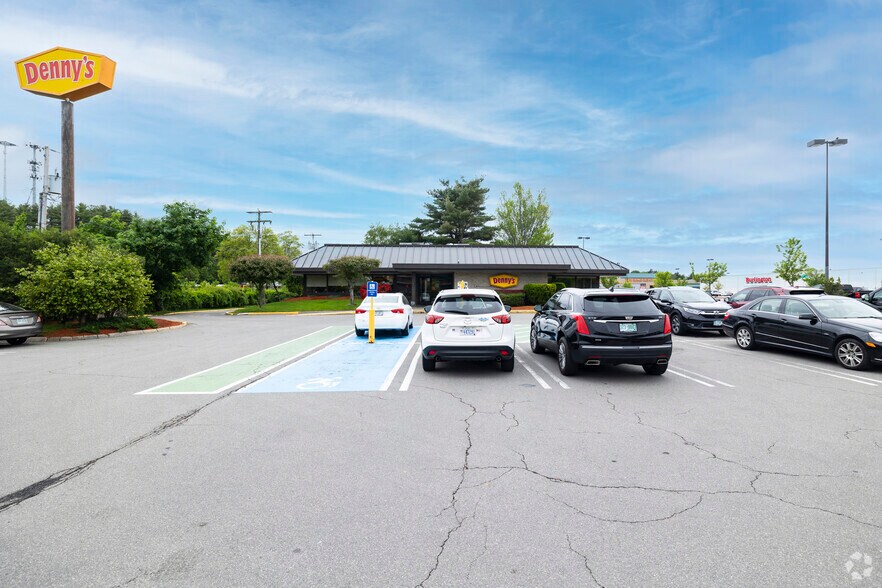 Primary Photo Of 100 Nashua Mall, Nashua Unknown For Lease