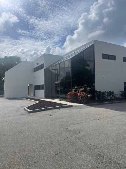 More Photos Of 1700 Old Okeechobee Rd, West Palm Beach Medical For Lease