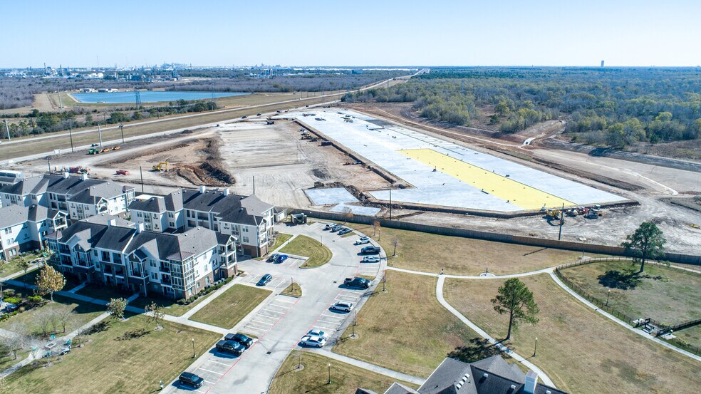 More Photos Of 8920 Red Bluff rd, Pasadena Distribution For Sale