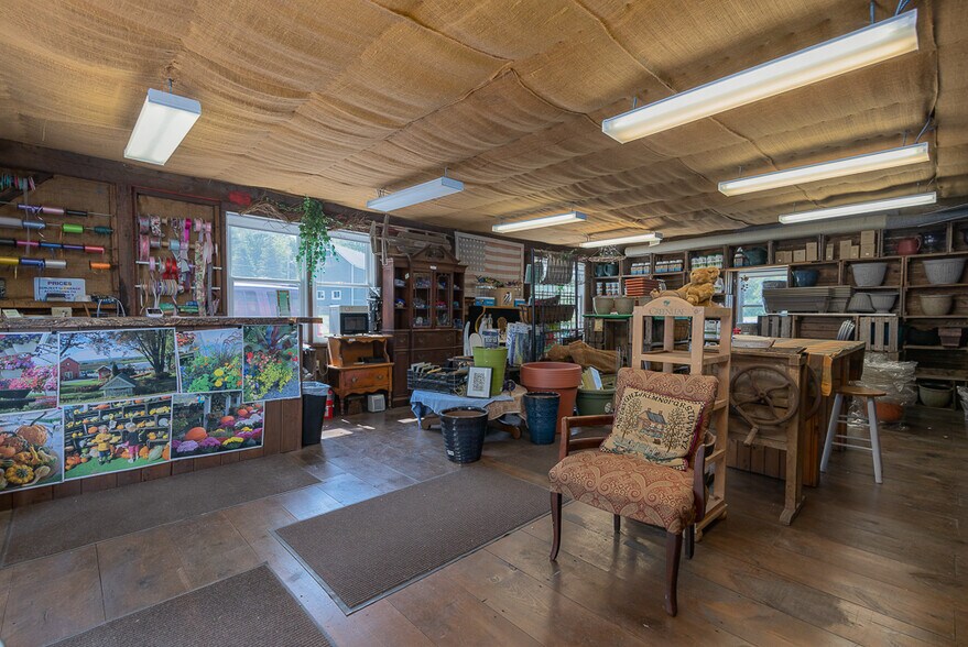 More Photos Of 73 Little York Rd, Warwick Garden Center For Sale