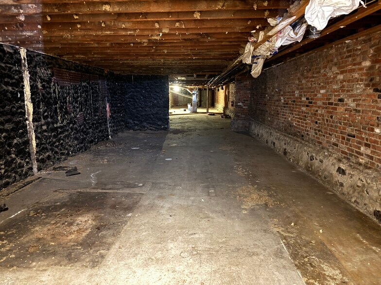 More Photos Of 45 N Saginaw St, Pontiac Office For Sale