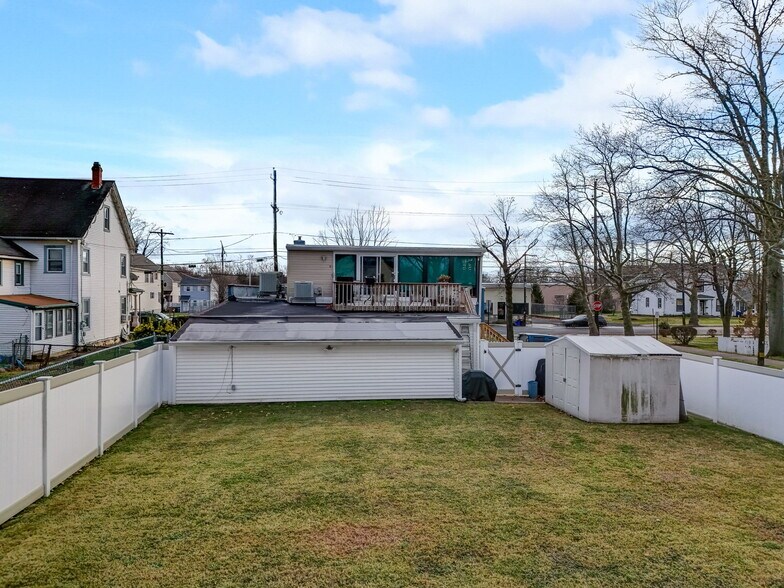 More Photos Of 329 Otter St, Bristol Flex For Lease