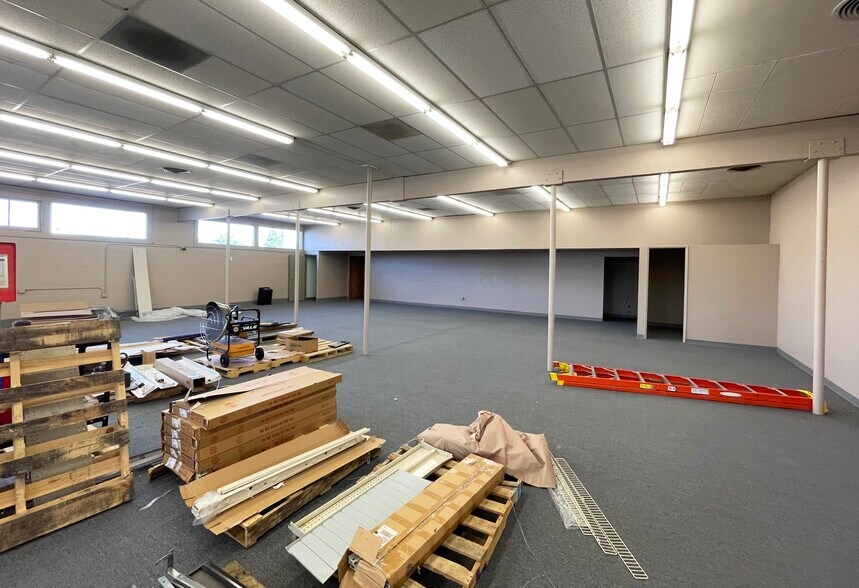 More Photos Of 104 S Pacific Hwy, Cottage Grove Storefront For Sale