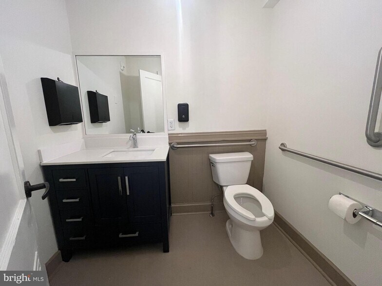 More Photos Of 110-112 W Burke St, Martinsburg Office For Lease