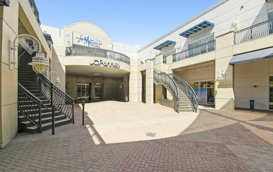 More Photos Of 1900-2001 Federal Hwy, Pompano Beach Unknown For Lease