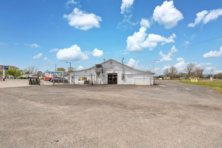 More Photos Of 839 New Hope Cedar Point Rd, New Hope Specialty For Sale