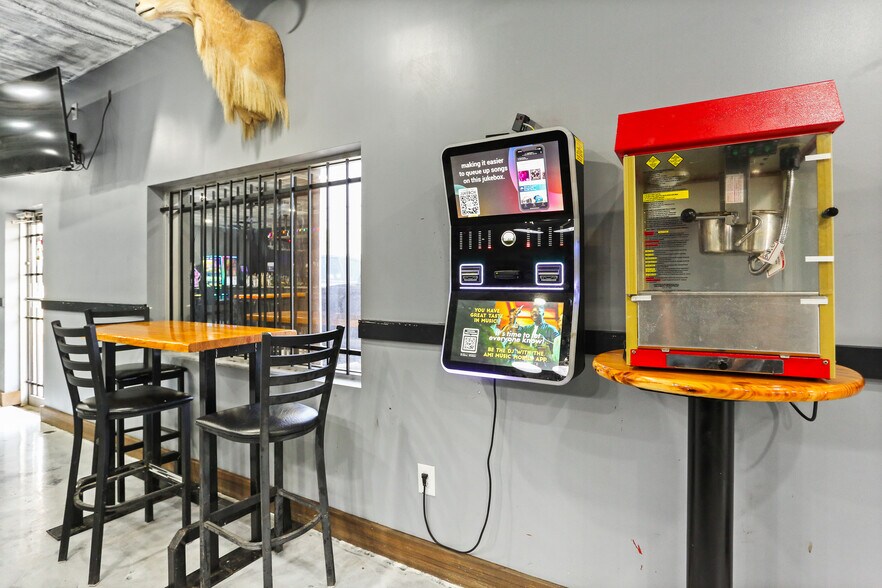 More Photos Of 734 Cantrell Dr, San Antonio Restaurant For Sale