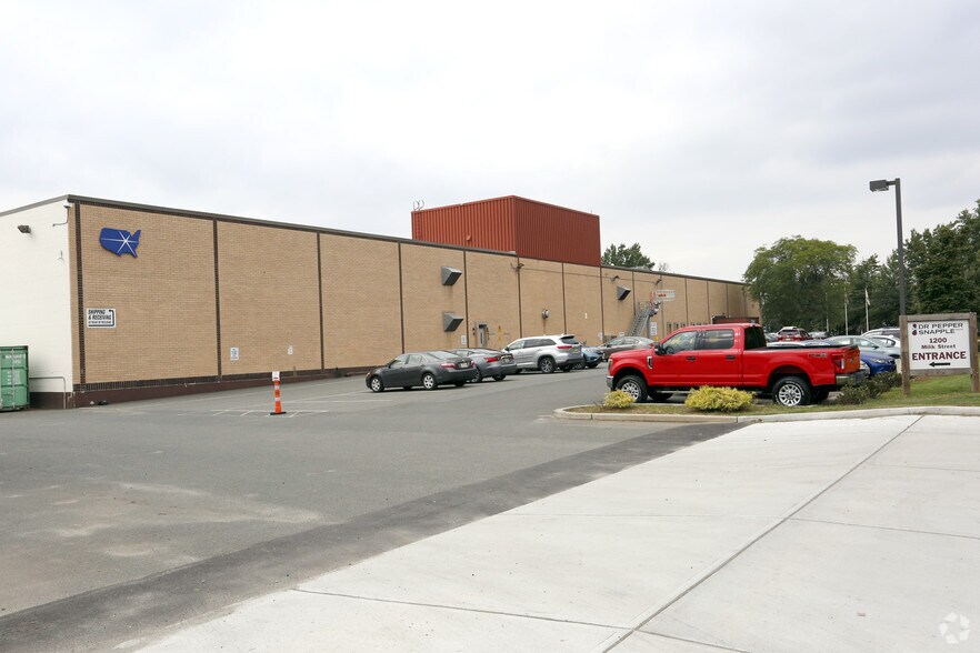 More Photos Of 1200 Milik St, Carteret Distribution For Lease