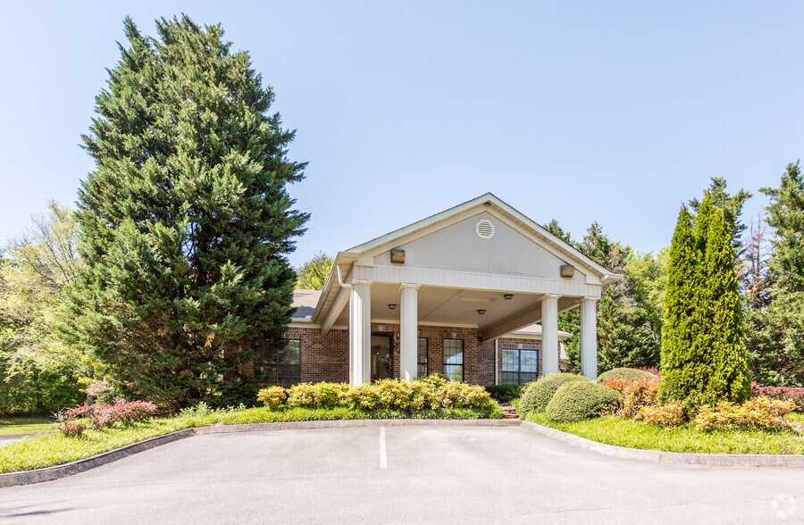 Primary Photo Of 3221 W Governor John Sevier Hwy, Knoxville Medical For Lease