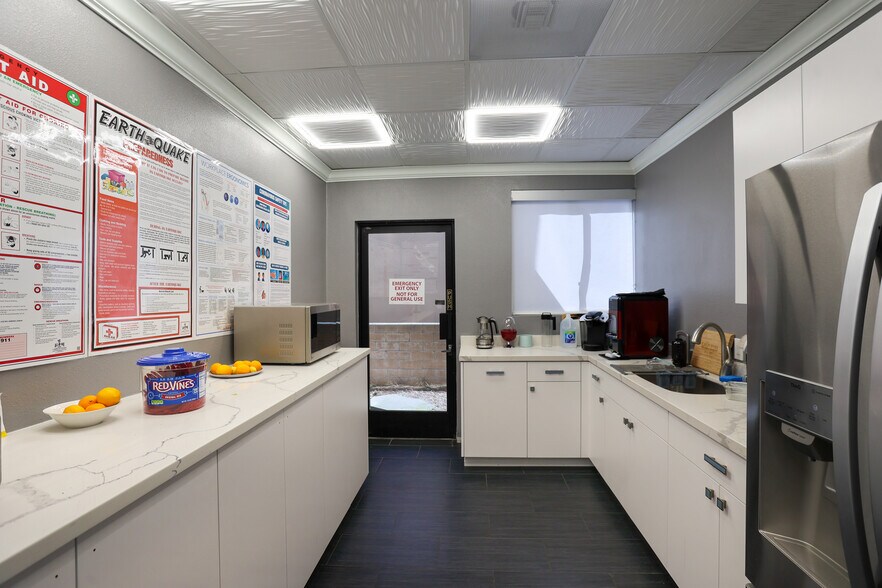 More Photos Of 448 E Foothill Blvd, San Dimas Office For Sale