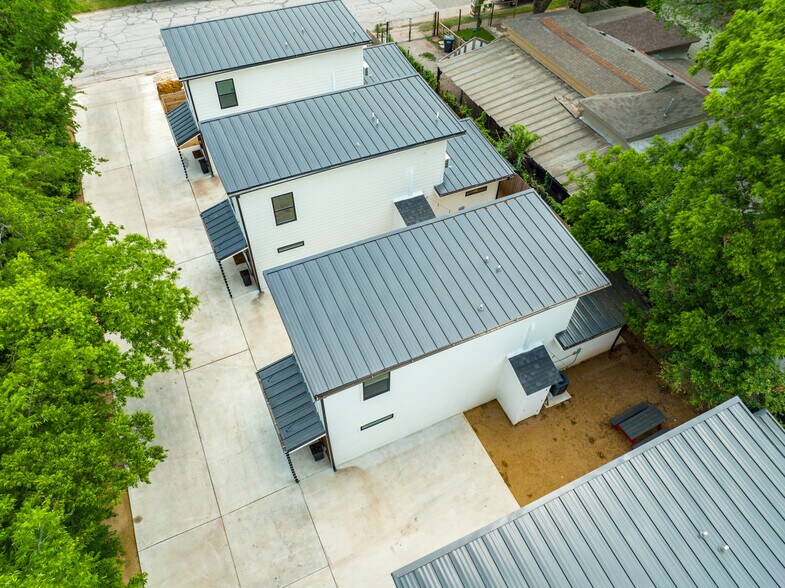 More Photos Of 511 S 10th St, Waco Specialty For Sale