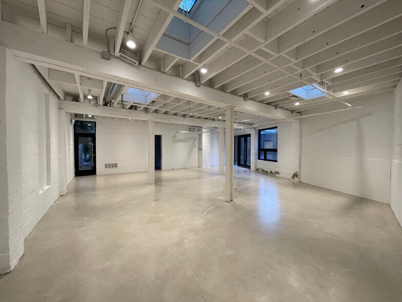 More Photos Of 83-91B Walnut Av, Toronto Office For Lease