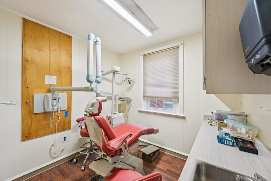 More Photos Of 306 E 4th St, Bridgeport Medical For Sale