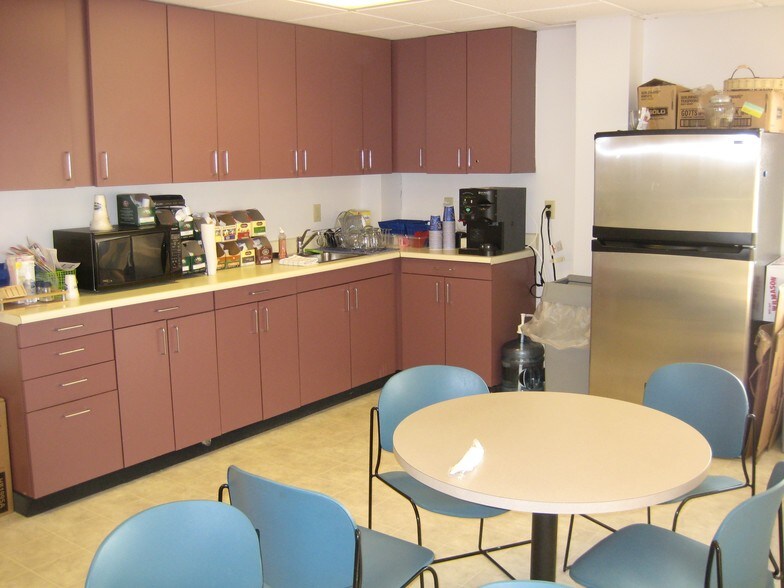 More Photos Of 2080 Silas Deane Hwy, Rocky Hill Medical For Lease