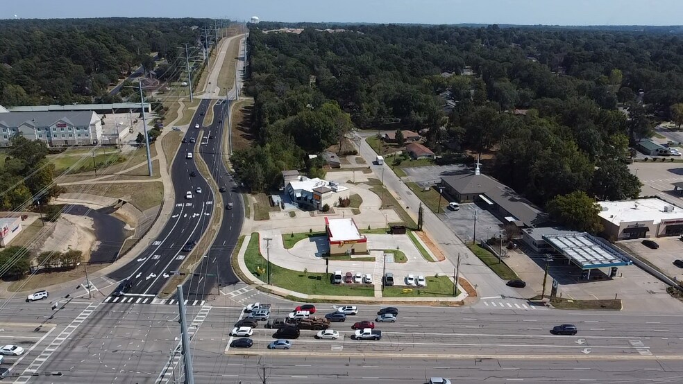 More Photos Of 109 E Grande Blvd, Tyler Restaurant For Lease