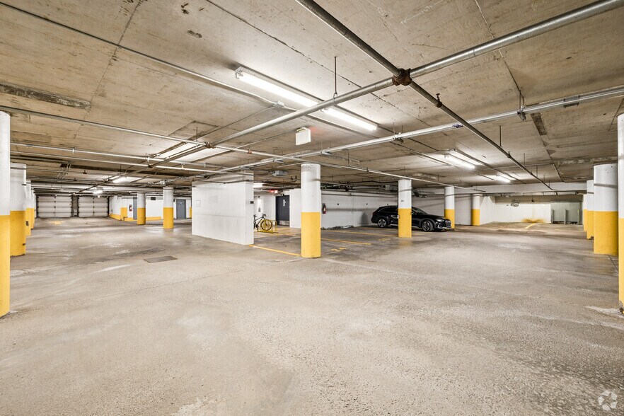 More Photos Of 7100 Rue Jean-Talon E, Montréal Office For Lease